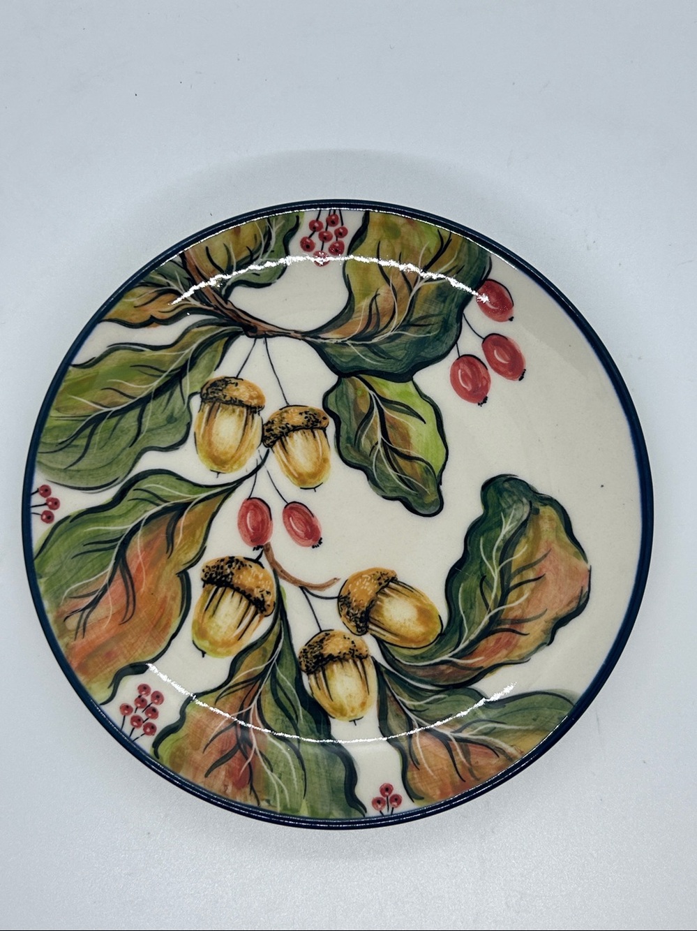 Hand-Painted Acorn & Leaf Cerámica Plate in Green, Yellow & Red - Picture 2 of 7